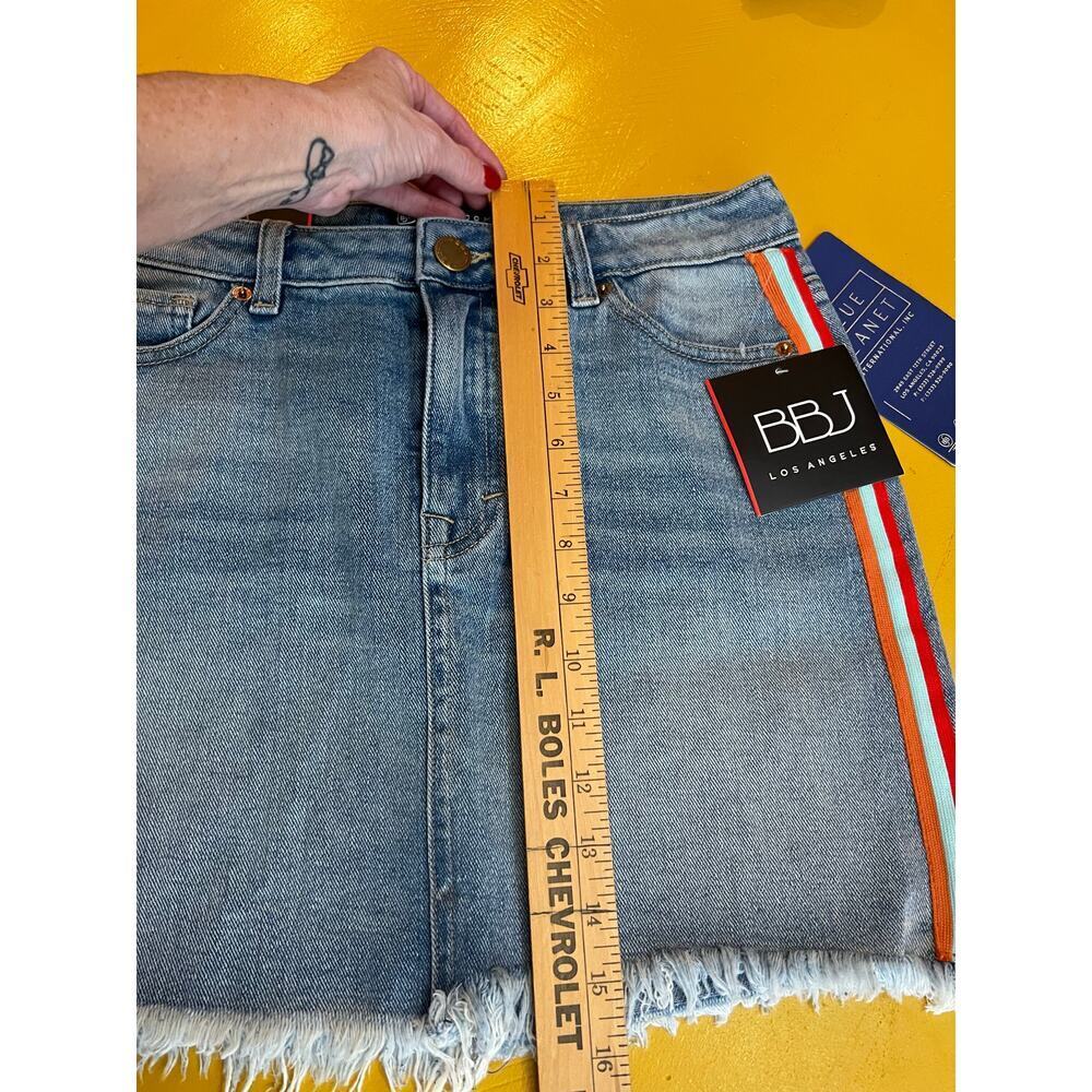 ☀️BBJ Los Angeles Denim Mini Skirt Size 27 Blue Stripe Side Detail NWT - Picture 5 of 7